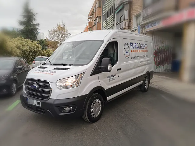 Furgorent Madrid furgoneta con logo al lateral
